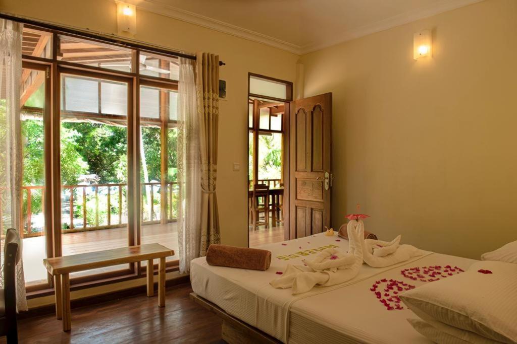 Detour Beach View Hangnaameedhoo Екстериор снимка